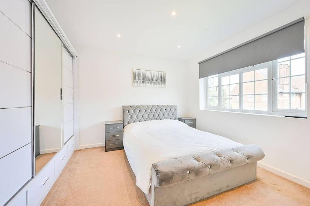 Premium Private Apartment Minutes To Central London Exterior photo